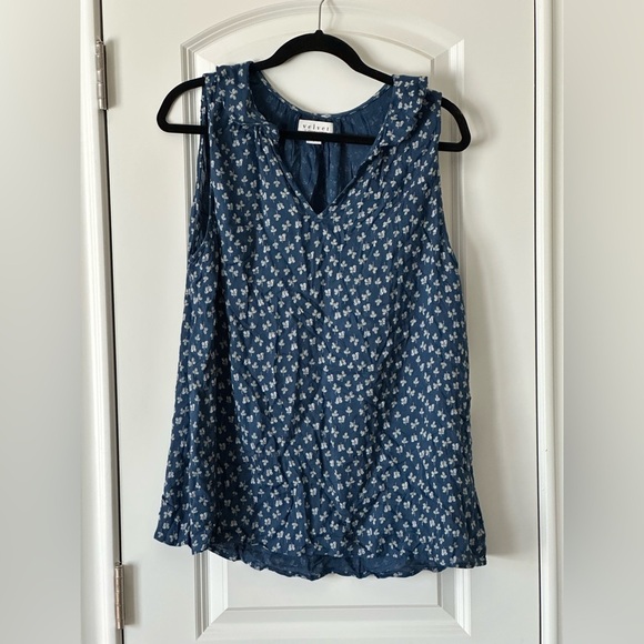 Velvet by Graham & Spencer Tops - Velvet Women's Blue Floral Top, size L
